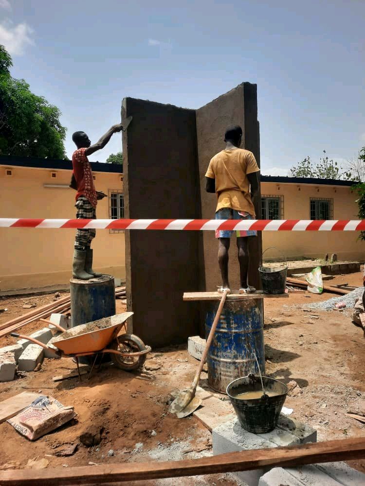 Ouvriers sur un chantier de maçonnerie